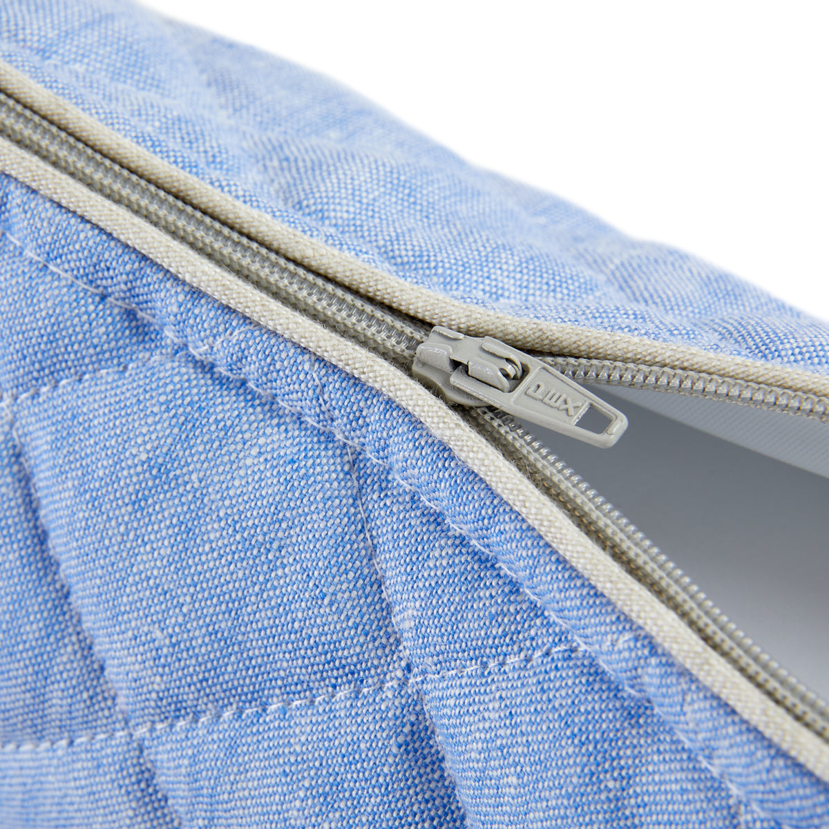Nina Campbell Make-up Bag Blue/Grey close up zipper