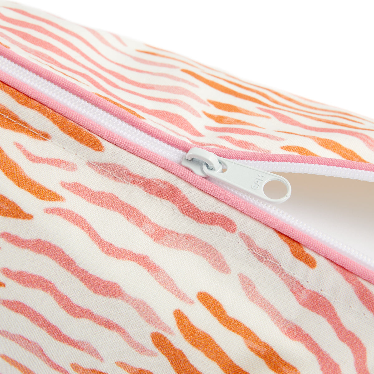 Nina Campbell Wash Bag Arles Pink close up