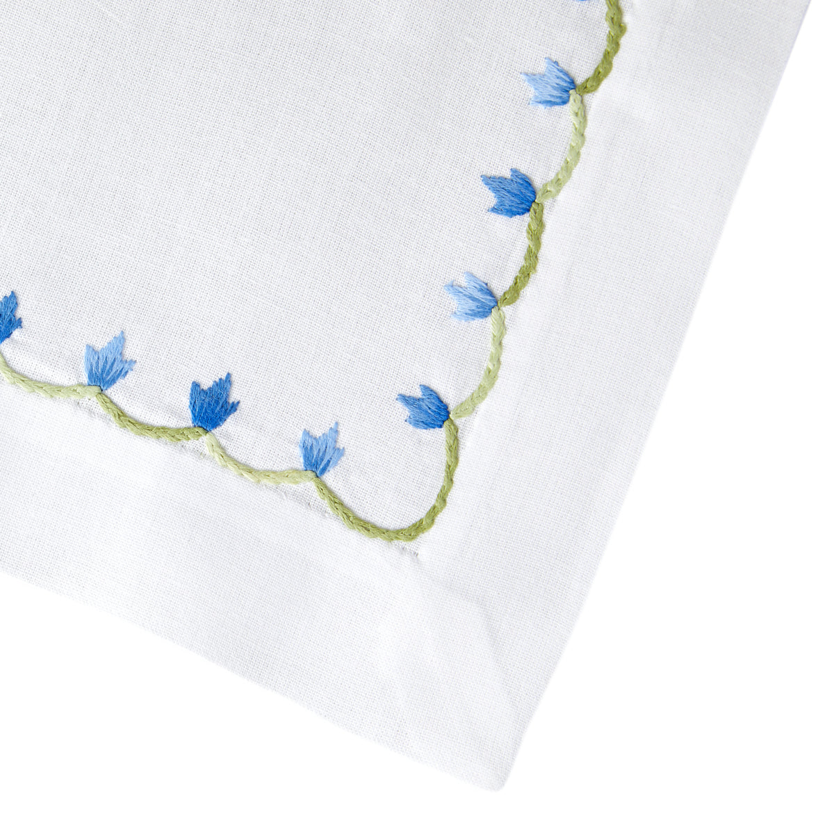 Nina Campbell Marguerite Napkin Blue close up