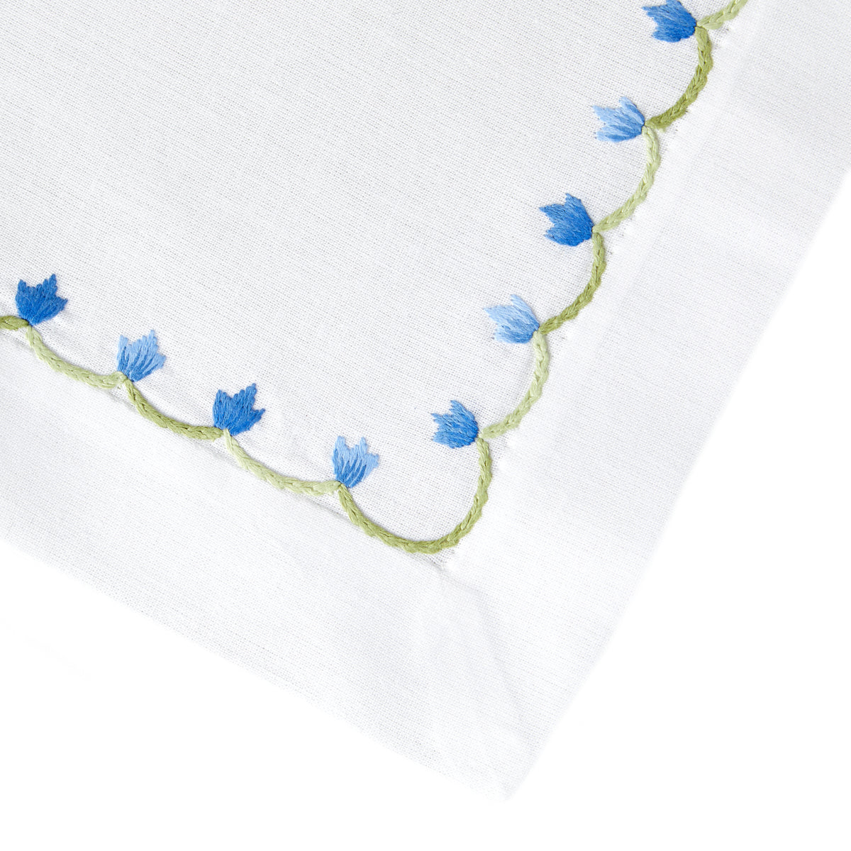 Nina Campbell Marguerite Placemat Blue close up