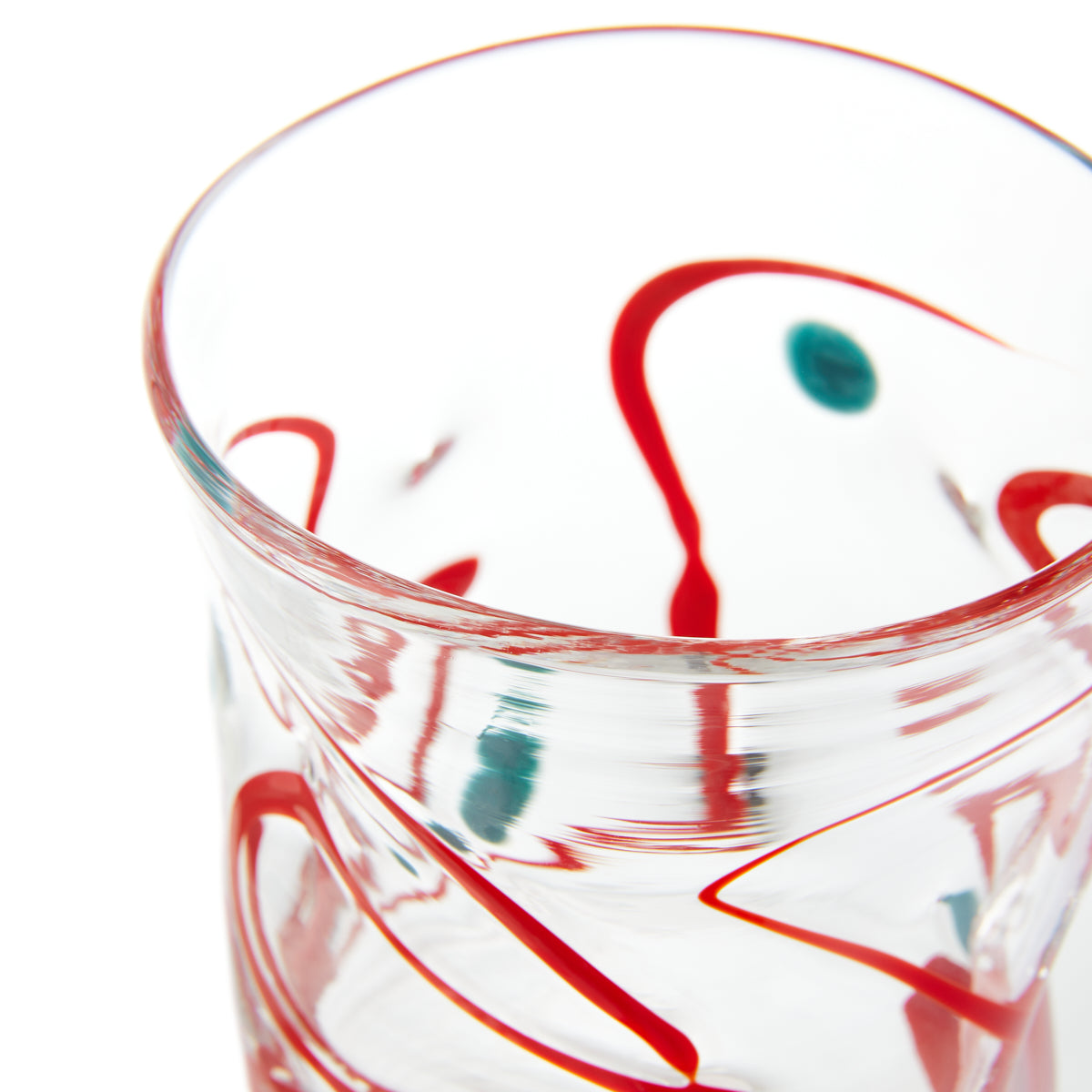 Nina Campbell Wackie Dot Glass Red/Teal close up rim