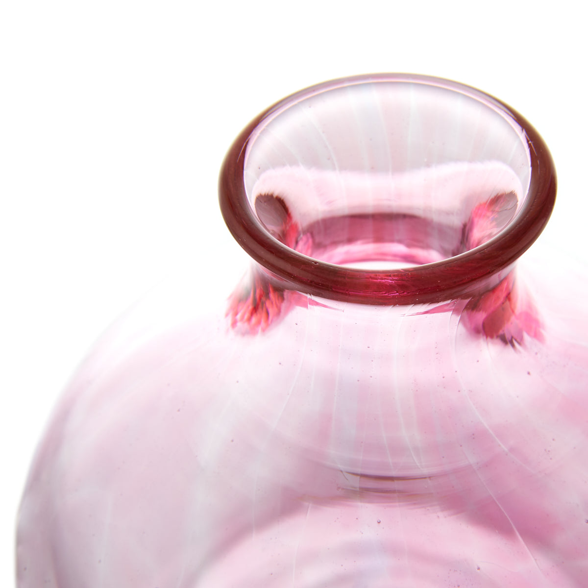 Nina Campbell Jewel Bud Vase Pink Sapphire against a white background close up rim