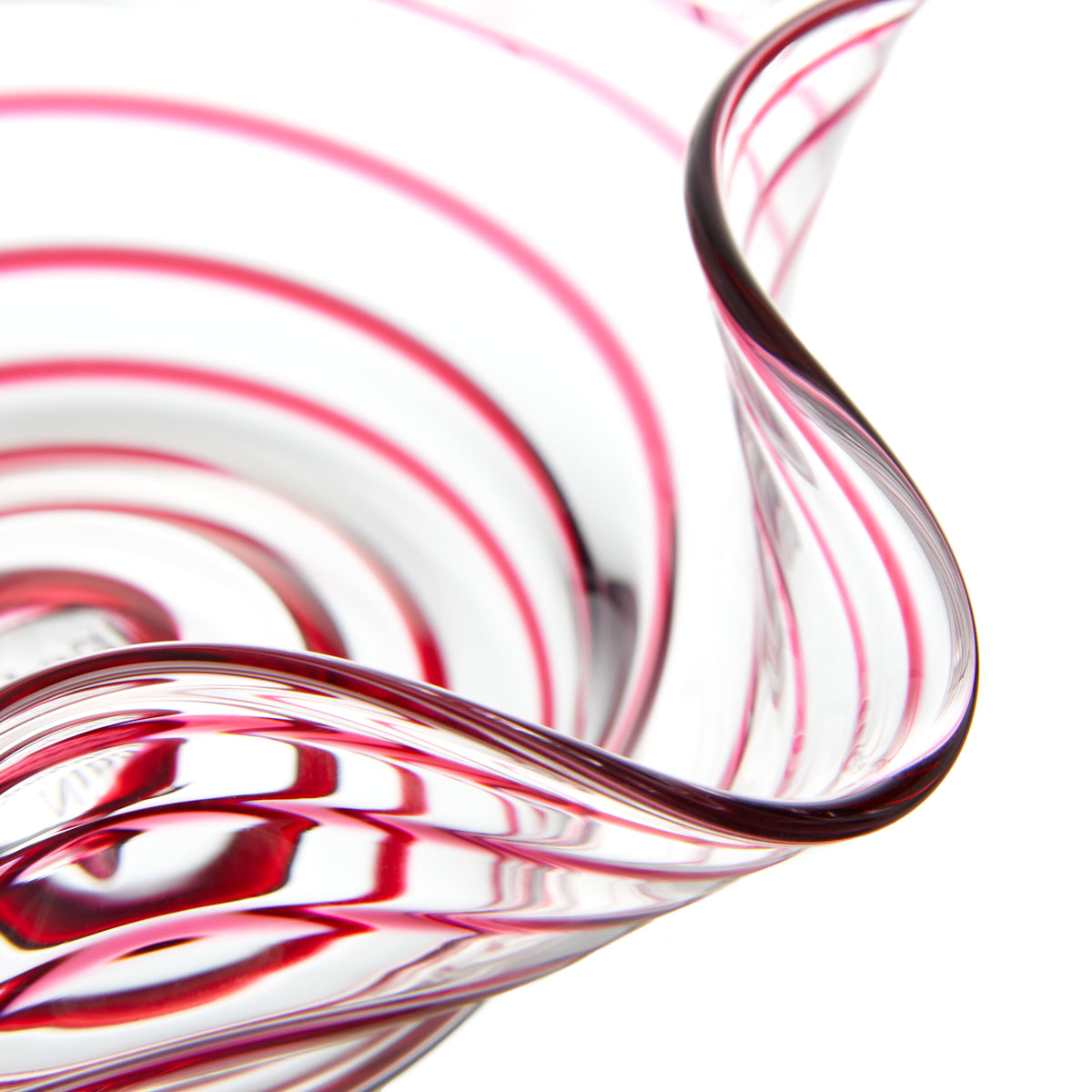 Nina Campbell Swirl Bonbon Bowl Pink close up rim