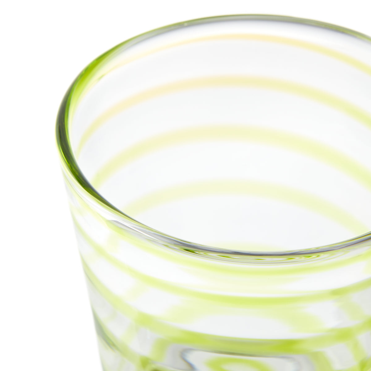 Nina Campbell Swirl Tumbler Green close up rim