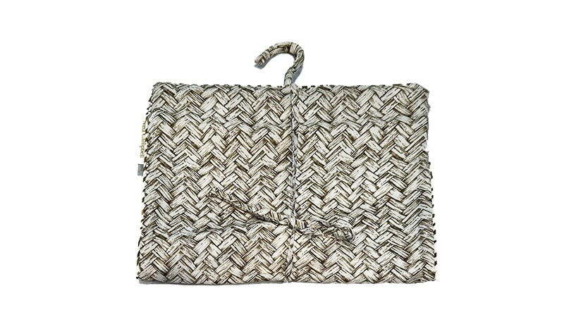 xHANGING BAG CHOCOLATE BASKETWEAVE